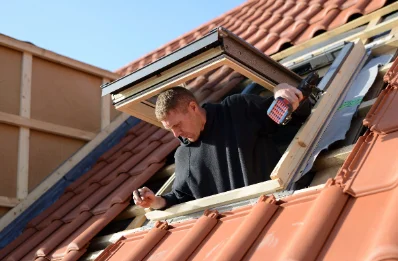 Pose de fenêtres de toit Velux à la Couyère